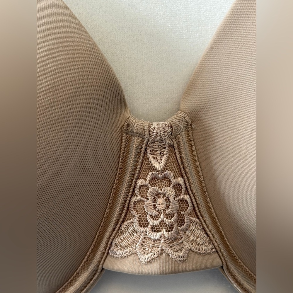 Vanity Fair Size 40D Cream Underwire Bra - Picture 3 of 6